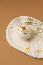 Load image into Gallery viewer, Bombe de Bain Camomille - Coco &amp; Moi
