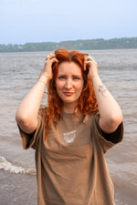 Load image into Gallery viewer, T-Shirt Raised By The Sun 2025
