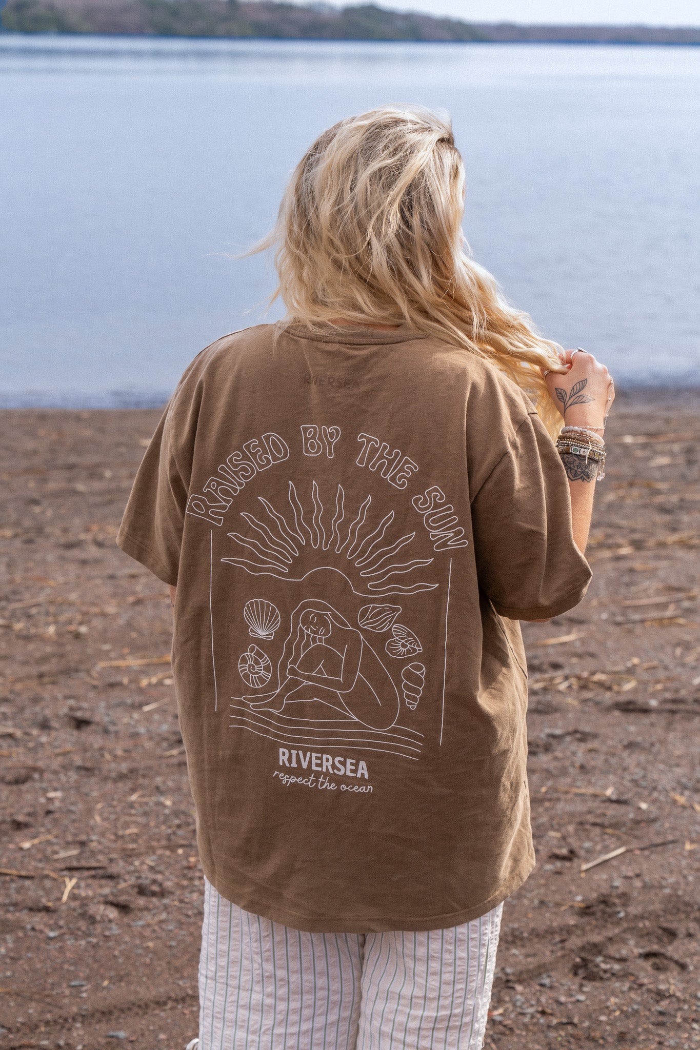 T-Shirt Raised By The Sun 2025