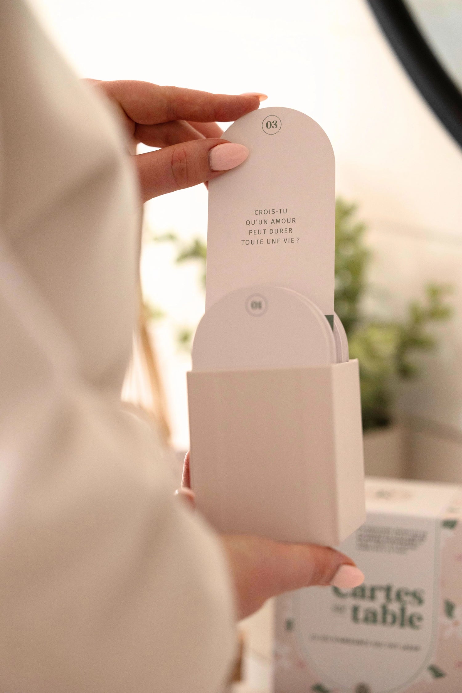 The game - Cards on the table - Komplice