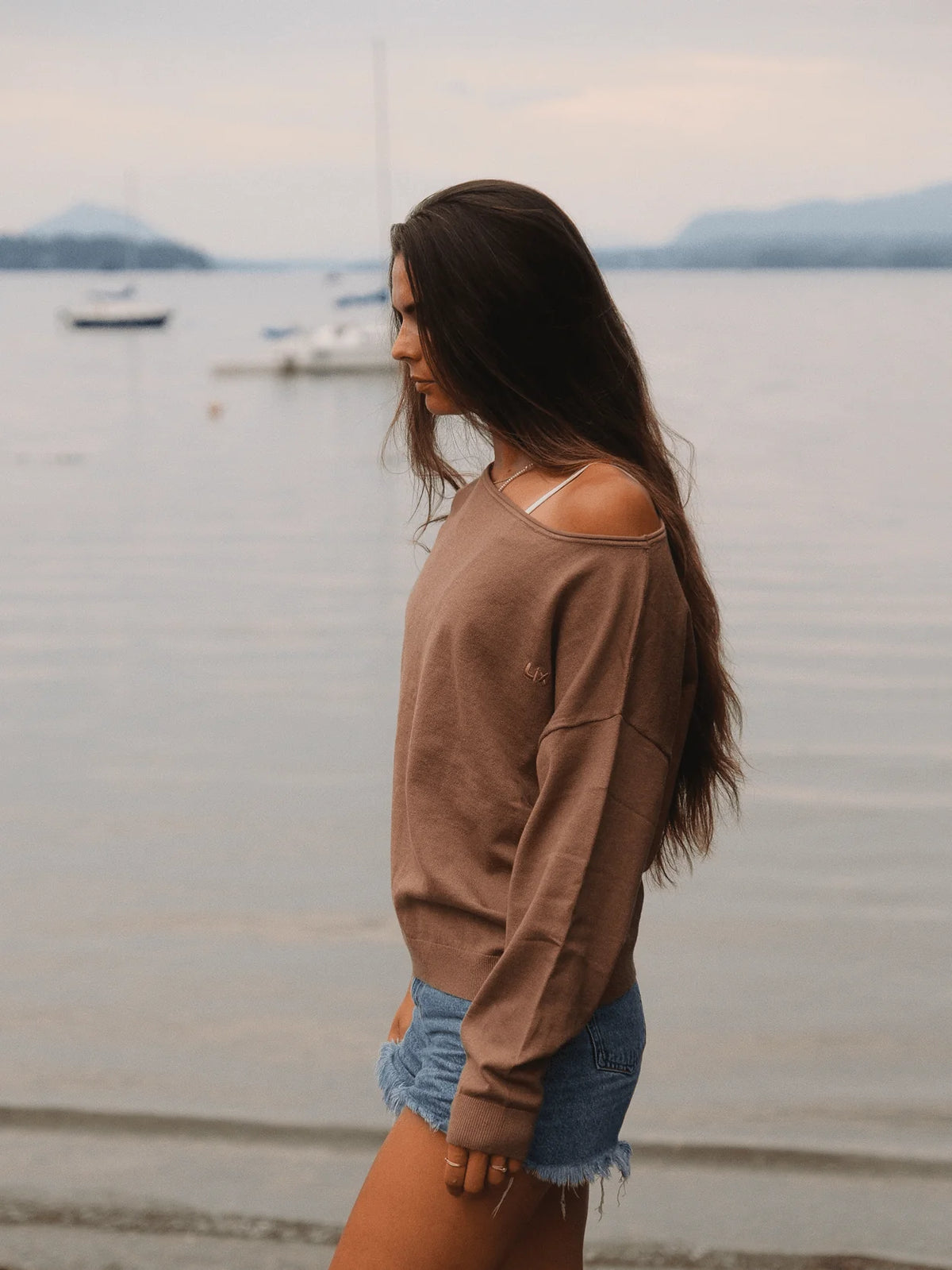 The Off Shoulder - Lix